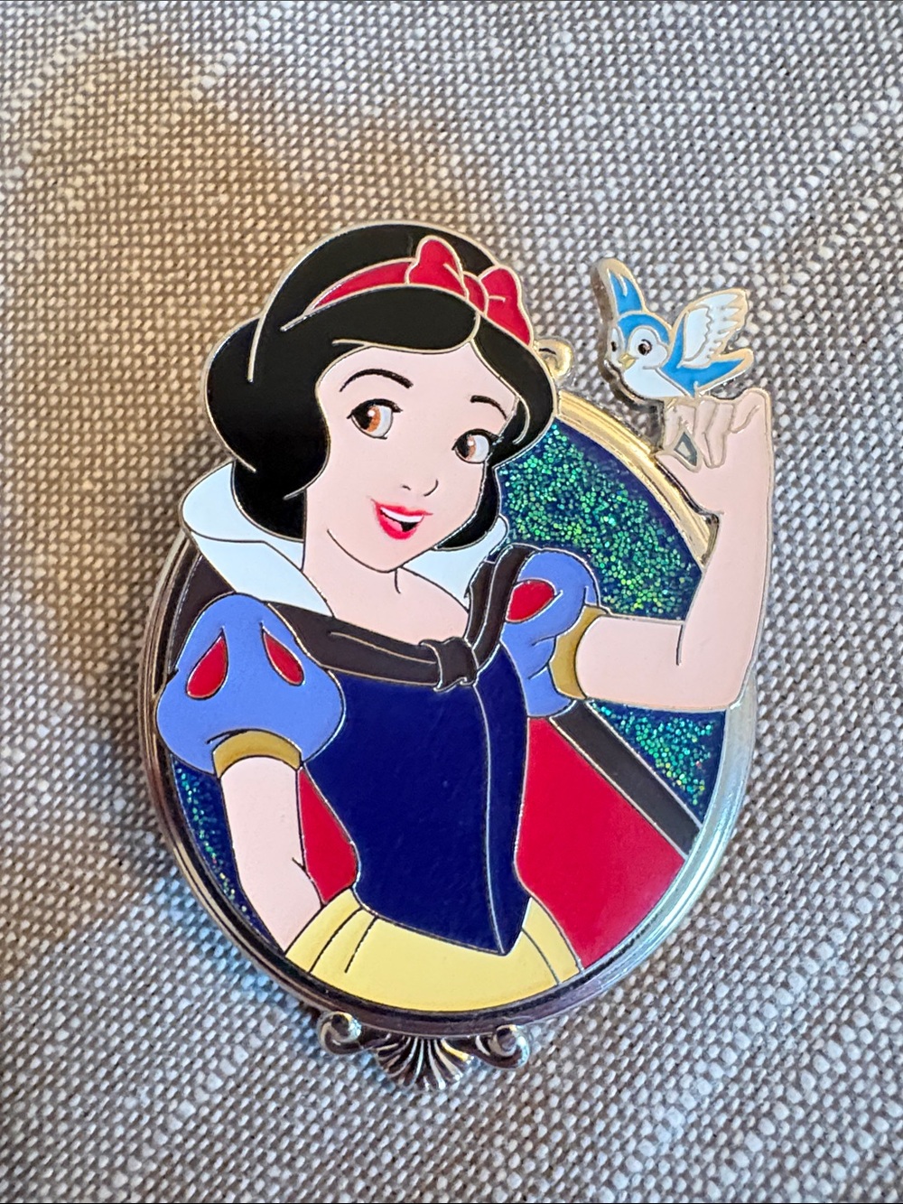 Snow White OE official Disney parks trading Pin - 2025 Princess Glitter Portrait